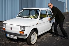 Tom Hanks Jual Mobil Klasiknya Polski Fiat 126p untuk Amal