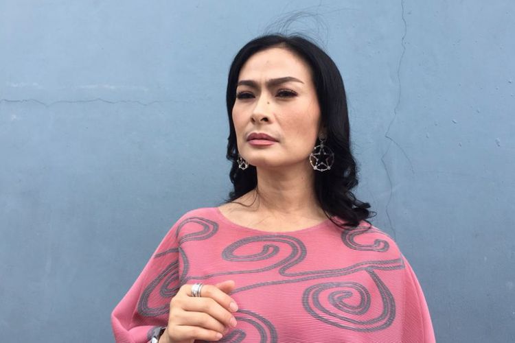 Penyanyi dangdut Iis Dahlia saat ditemui di Gedung Trans TV, Tendean, Jakarta Selatan, Senin (28/1/2019).