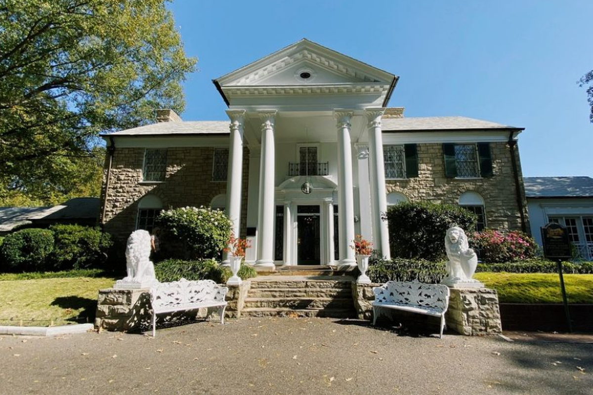 Graceland, rumah mewah Elvis Presley, menjadi salah satu destinasi wisata favorit di Amerika Serikat