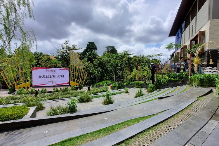 Area amphitheater di Living World Denpasar, Bali.