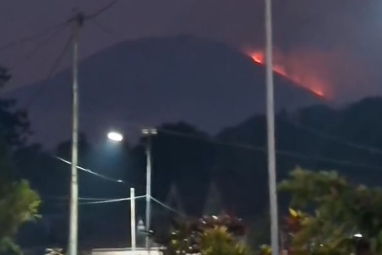 Gunung Gamkonora di Halmahera Barat Terbakar, Pendaki Diminta Turun