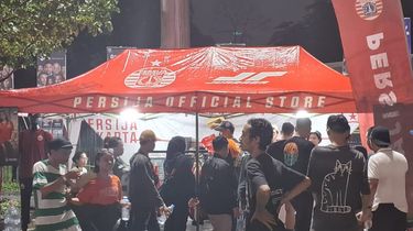 Antusiasme Jakmania di Official Store Saat Laga Persija Vs Persebaya