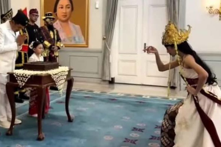 Gubernur Jawa Barat Dedi Mulyadi mengklarifikasi soal sosok penari di Kirab Merah Putih pada Minggu (17/8/2025). Dedi menyebut penari tersebut bukan Nyi Roro Kidul. 