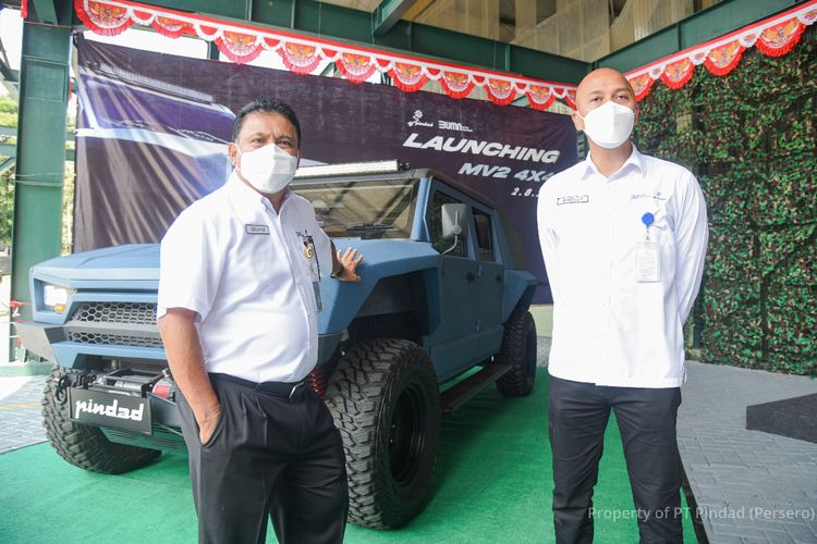 Direktur Utama PT Pindad (Persero) Abraham Mose, meresmikan MV2 4x4.