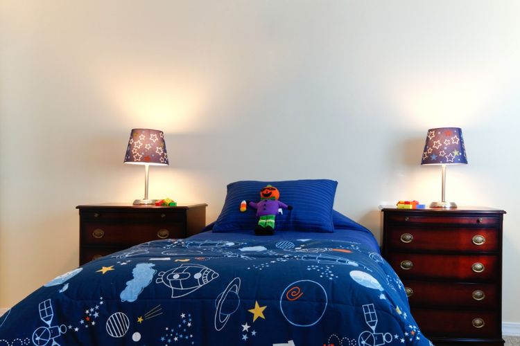 Ilustrasi lampu tidur anak di kamar