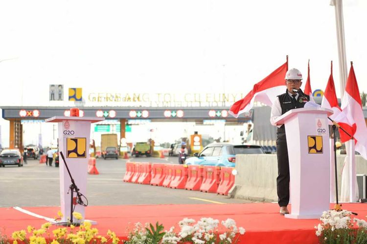 Gubernur Jawa Barat Ridwan Kamil saat menghadiri pembukaan seksi I Tol Cisumdawu, Senin (24/1/2022).