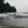 Pantai Wedi Awu Malang, Surfing dan Naik Perahu ke Pantai Pasir Putih