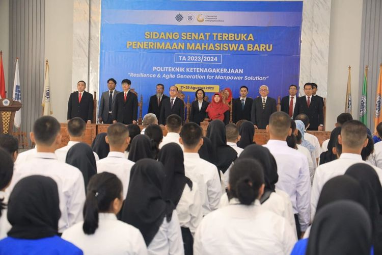 Pengenalan Kehidupan Kampus Mahasiswa Baru (PKKMB) Polteknaker Tahun Akademik 2023/2024 di Ruang Tridharma Polteknaker, Jakarta Timur (Jaktim), Senin (21/8/2023).
