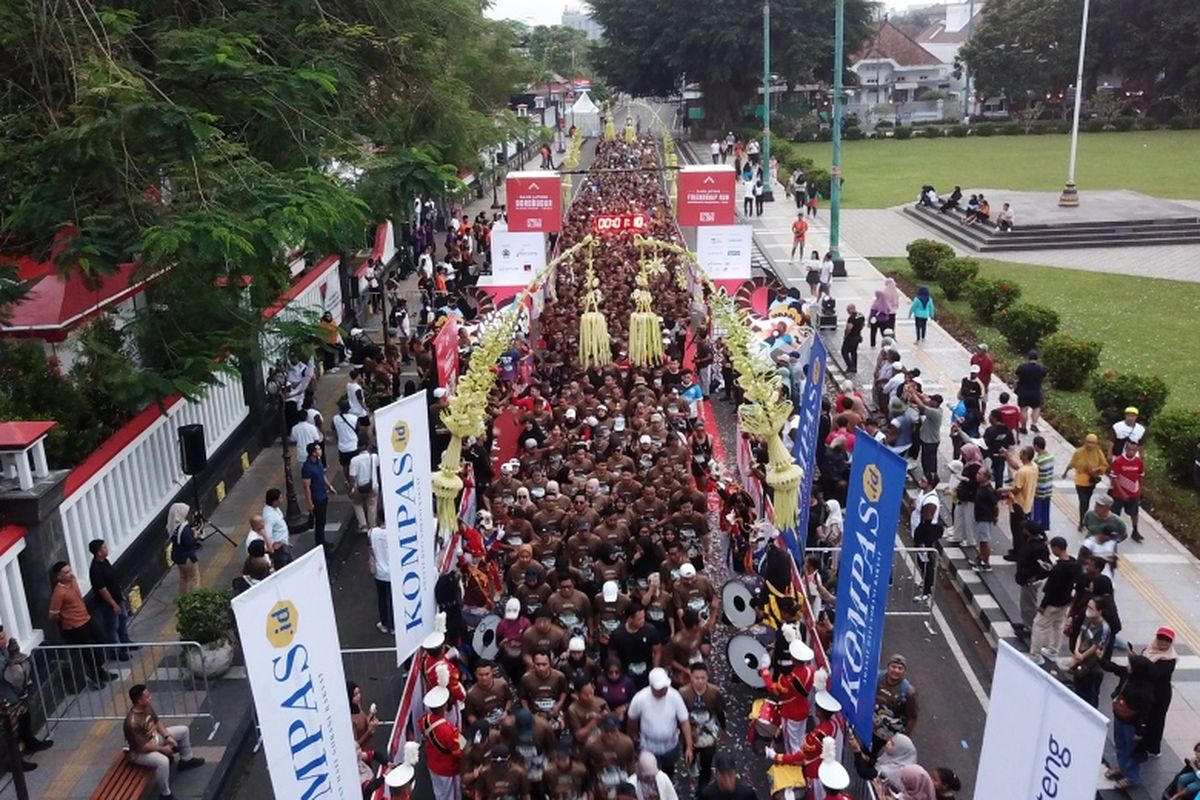 Ajang Bank Jateng Friendship Run (BJFR) 2025 diikuti 1.000 pelari. Hadirkan keindahan Kota Purwokerto dan produk-produk UMKM lokal. 
