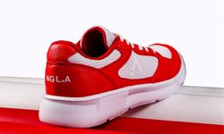 Puteri Indonesia Berbakat 2022 Rilis Sepatu Merah Putih Buatan UMKM