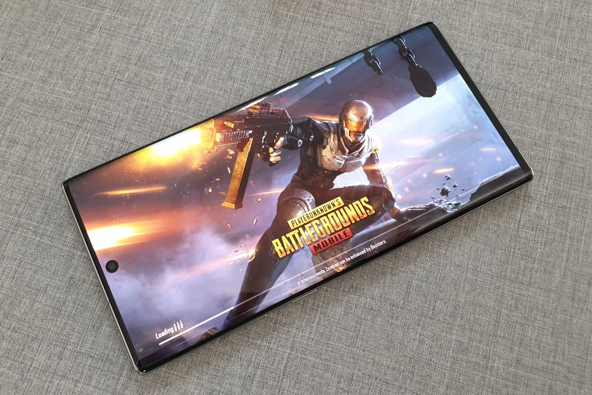 PUBG Mobile dimainkan di Galaxy Note 10 Plus.