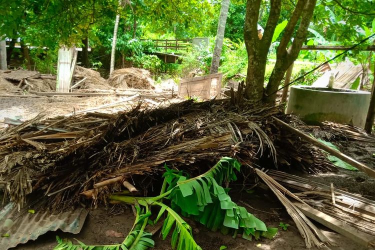 Penampakan pemukiman warga di Kecamatan Biboki Selatan, Kabupaten Timor Tengah Utara (TTU), NTT pada Rabu (23/1/2019) setelah banjir bandang menerjang desa ini pada Selasa (22/1/2019). 