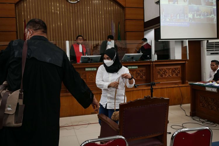 Susi, asisten rumah tangga Ferdy Sambo memberikan keterangan saat menjadi saksi sidang dengan terdakwa kasus pembunuhan berencana Nofriansyah Yosua Hutabarat (Brigadir J), Bharada Richard Eliezer Pudihang Lumiu (Bharada E) di Pengadilan Negeri Jakarta Selatan, Senin (31/10/2022).