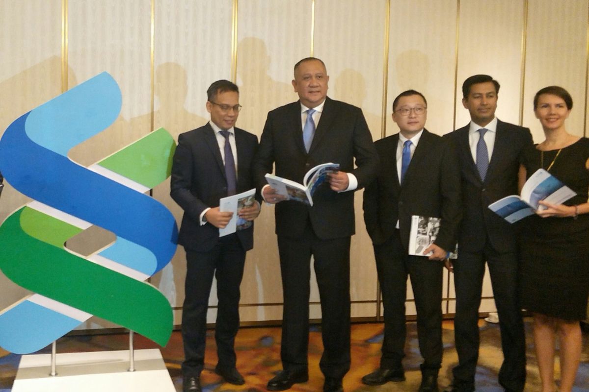 CEO dan jajaran direksii Standard Chartered Bank Indonesia di Jakarta, Senin (4/3/2019)