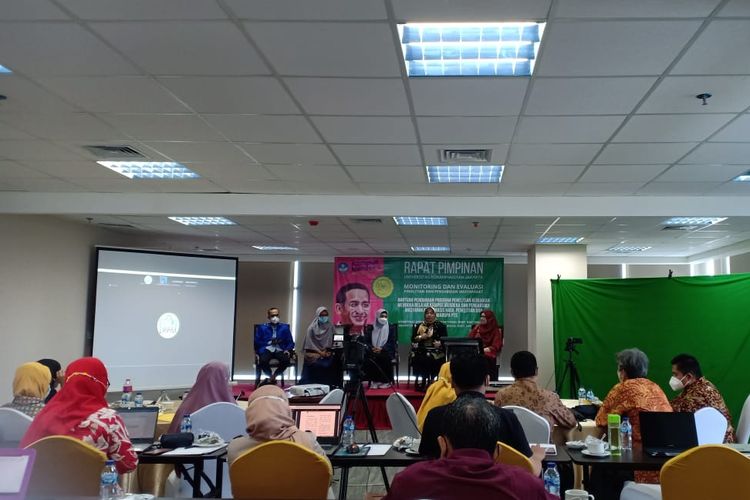 UMJ menggelar kegiatan Monitoring dan Evaluasi (Monev) di BSD Tangerang Selatan (20/12/2021), yang menyajikan pemaparan materi dari empat tim yang menjadi pemenang dana bantuan program Kemendikbud Ristek.