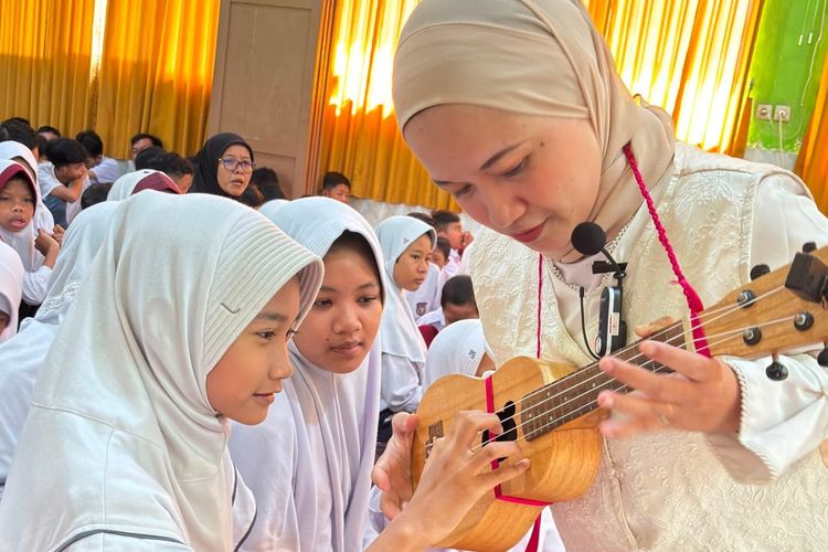 Kisah Anik Triyani, Ajak Anak-anak di Magelang Gemar Baca Lewat Dongeng hingga Bernyanyi