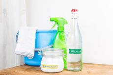 Singkirkan Bahan Kimia, Gunakan Cuka, Soda, dan Garam Bersihkan Rumah