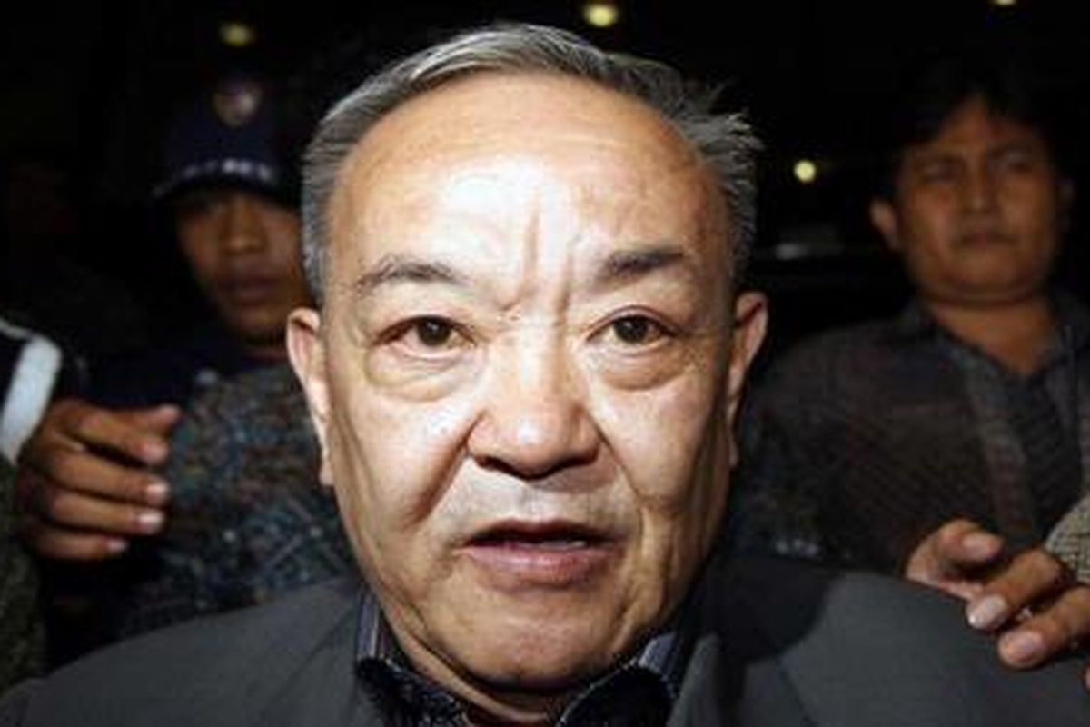 Anggodo Widjojo usai menjalani pemeriksaan di Gedung Komisi Pemberantasan Korupsi KPK, Jakarta Selatan, Jumat 08/01/2010. Pemanggilan Anggodo terkait dengan kasus dugaan menghalang-halangi proses penyidikan terhadap buron KPK sekaligus kakaknya, Anggoro Widjojo. 