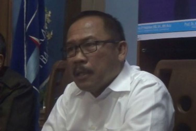 Ketua DPRD Sulbar Andi Mapangara 