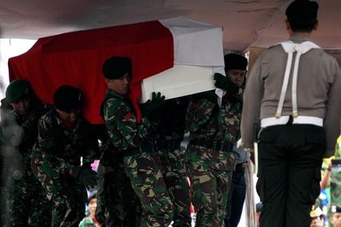 Asabri dan TNI Berikan Santunan ke Keluarga TNI Korban Kecelakaan Heli di Poso