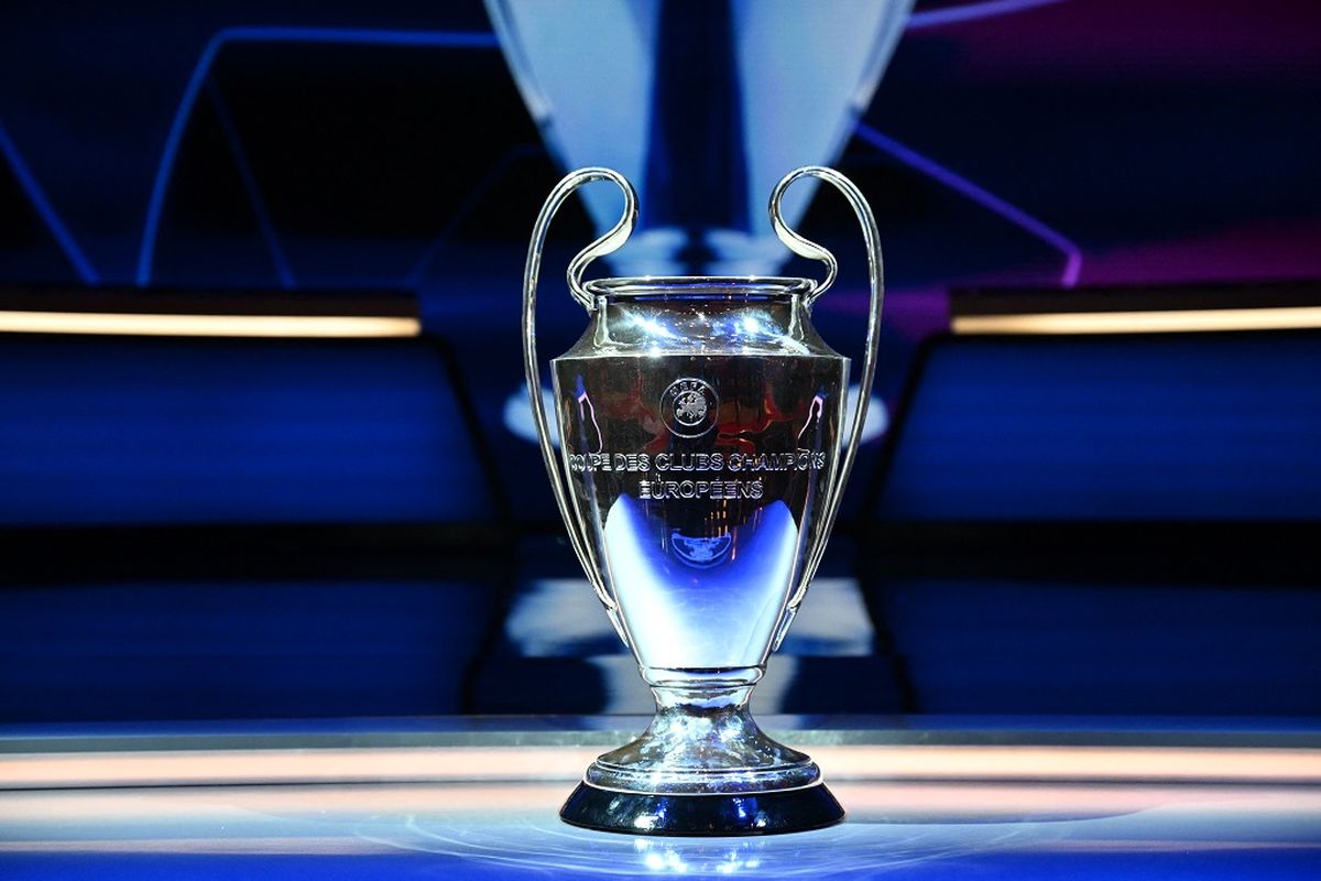 Trofi Liga Champions dipamerkan kepada publik selama proses drawing fase grup musim 2022-2023 di Istanbul, Turkiye, 25 Agustus 2022. Di artikel ini tersaji jadwal Liga Champions pada matchday pertama musim 2022-2023.