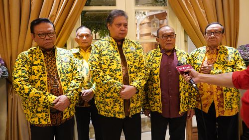 Agung Laksono Sebut Ridwan Kamil Sudah Bicara dengan Airlangga soal Wacana Bakal Cawapres Ganjar