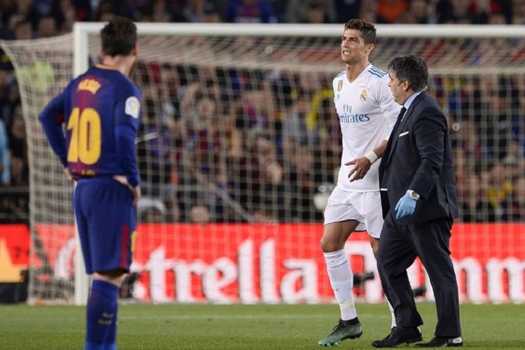 Cristiano Ronaldo mengalami cedera pada laga El Clasico antara Barcelona dan Real Madrid di Camp Nou, 6 Mei 2018.