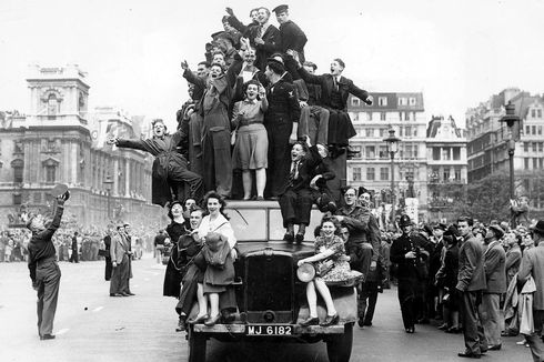 Hari Ini dalam Sejarah: Perayaan Kemenangan Inggris atas Kekalahan Nazi Jerman