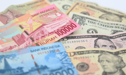 Rupiah Menguat Tipis, Usai IMF Pertahankan Proyeksi Pertumbuhan Ekonomi RI 5 Persen
