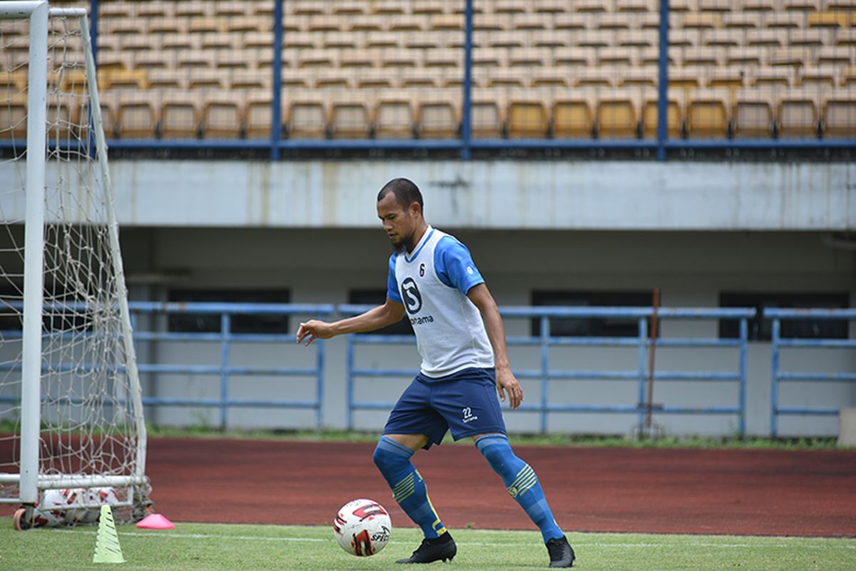 Kapten Persib Bandung, Supardi Nasir, bergabung dalam sesi latihan tim Persib di Stadion GBLA, Rabu (07/04/2021). 