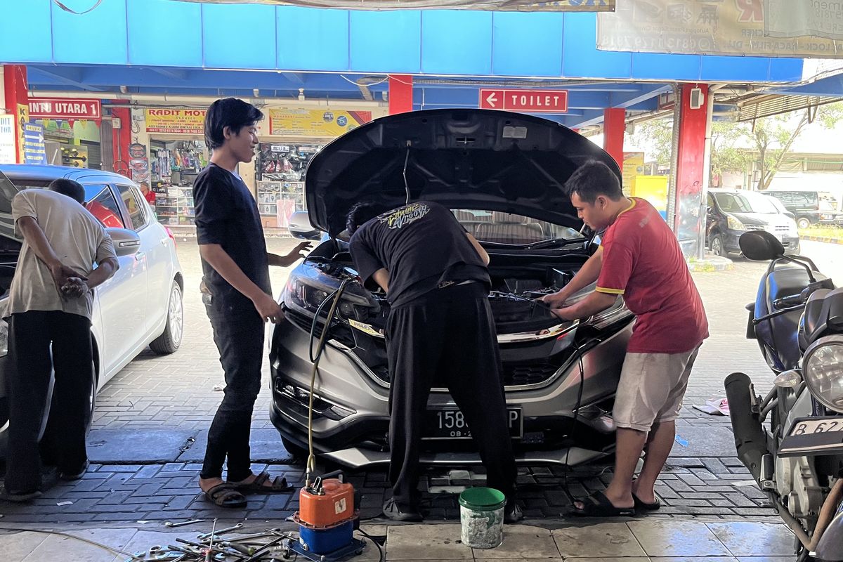 Bengkel spesialis AC mobil, Cahaya AC Mobil di Cinere, Depok, Jawa Barat.