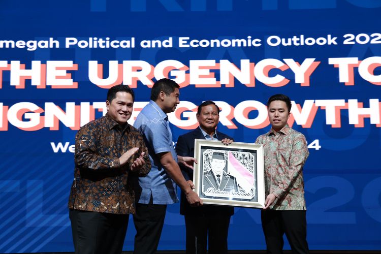 Capres nomor urut dua, Prabowo Subianto, saat menghadiri acara Trimegah Political and Economic Outlook 2024 di Jakarta, Rabu (31/1/2024).