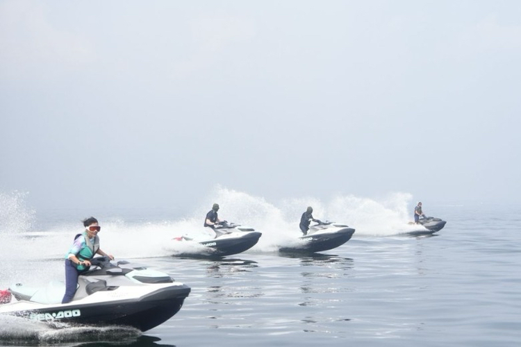 Persiapan aksi jet ski lintas selat sebagai pembuka Lamsel Fest, perayaan ulang tahun Lampung Selatan yang ke-69