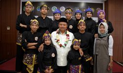 Diam-diam, Wagub Uu Alih Profesi Jadi Guru 