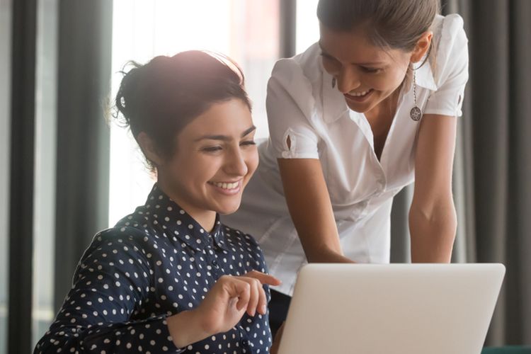 Ilustrasi magang, mahasiswa magang di perusaahaan.