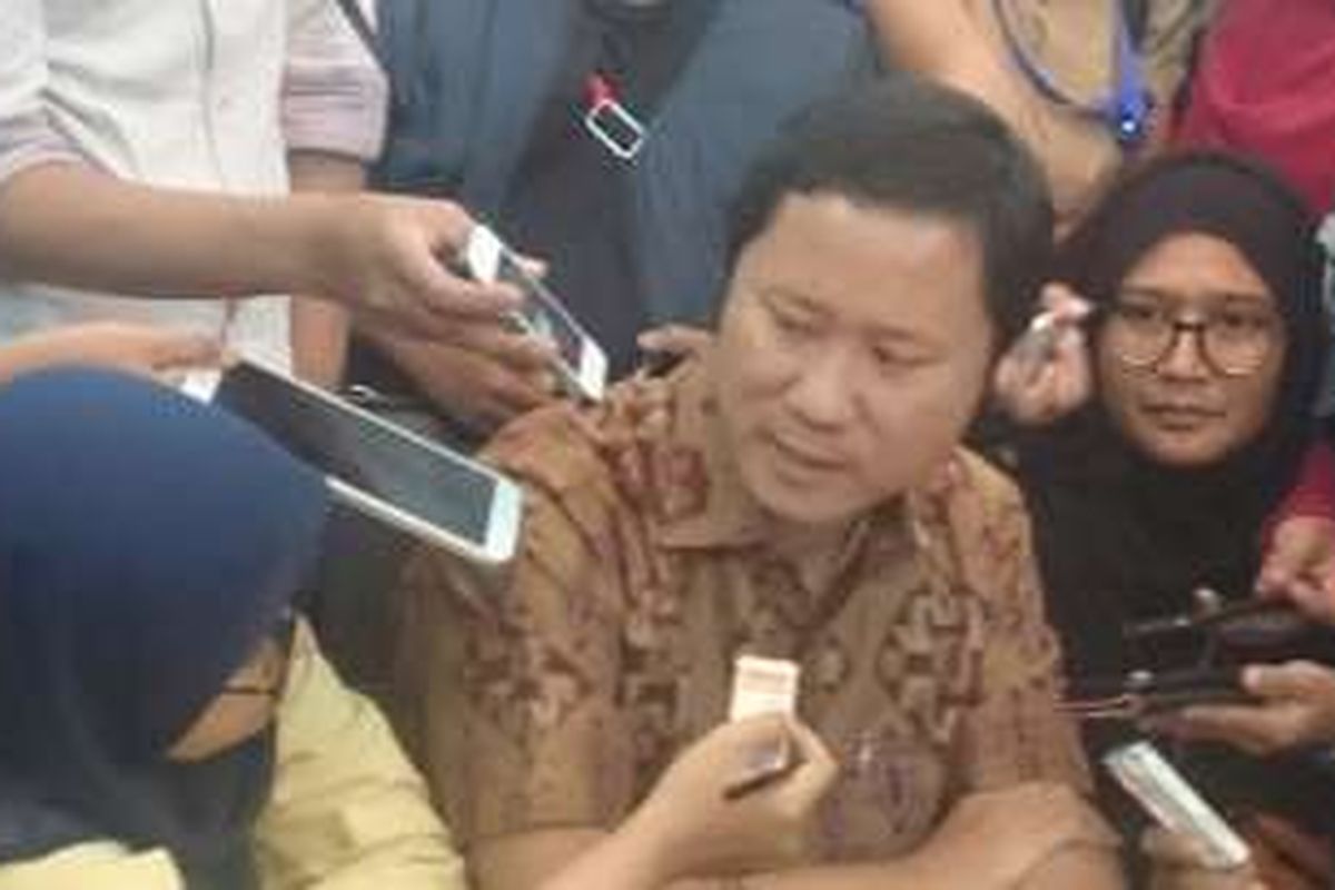 Direktur Utama Perseroa Blue Bird Sigit Priawan Djokosoetomo sedang diwawancarai oleh awak media di Rslestoran Batik Kuring SCBD, Jakarta Selatan, Jumat (18/3/2016)