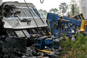 Crane Proyek Kereta Cepat Ambruk Timpa KA di Thailand, 28 Orang Tewas