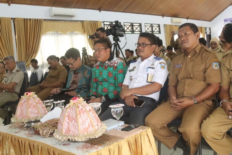Para peserta Sosialisasi Pengelolaan Pulau-pulau Kecil, di Baruga Rujab Bupati, Kepulauan Selayar, Senin (23/4/2019). 
