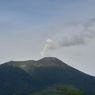 Gunung Gamalama Mengeluarkan Asap Putih, Ini Sebabnya