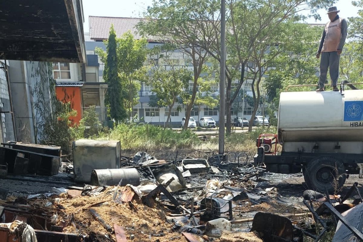 Area kebakarang yang berada di dekat gedung ITS