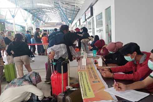 Pelayaran Internasional Dibuka, Permohonan Paspor di Imigrasi Karimun Menggeliat