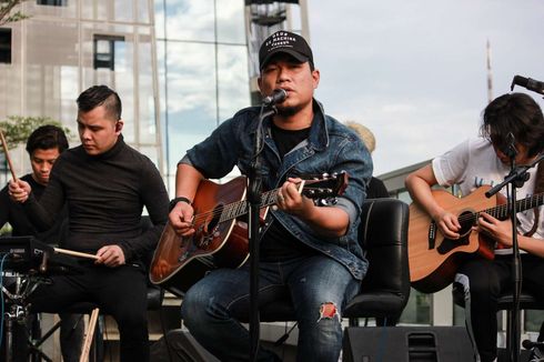 Armada Band Ajak Penonton Berkaraoke di Rooftop Gigs 