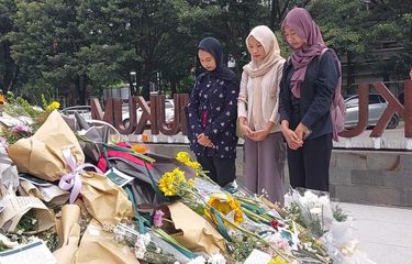 Silih Berganti datang ke Patung Dewi Keadilan, Mahasiswa UGM ...