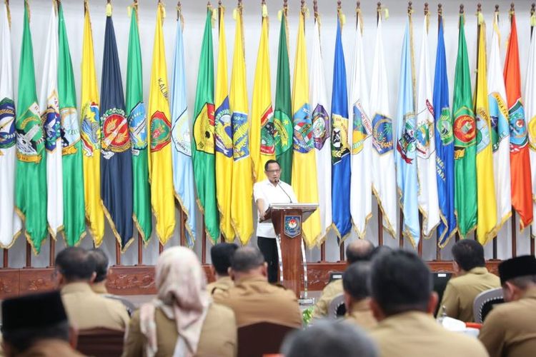 Mendagri Muhammad Tito Karnavian mengarahkan Pj Kepala Daerah untuk meningkatkan PAD di wilayahnya masing-masing dengan menumbuhkan jiwa wirausaha.