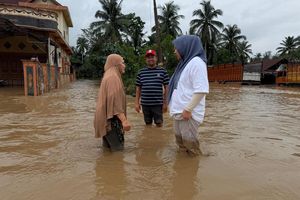 Istri Gubernur Aceh Terjebak Banjir saat Distribusi Bantuan, Dua Hari Bertahan di SPBU