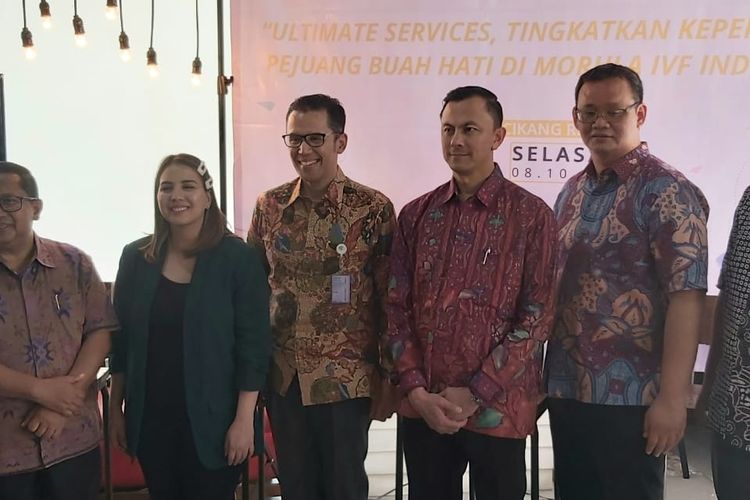 Tim dokter dan pimpinan Morula IVF Indonesia dalam konferensi pers di Jakarta (8/10).