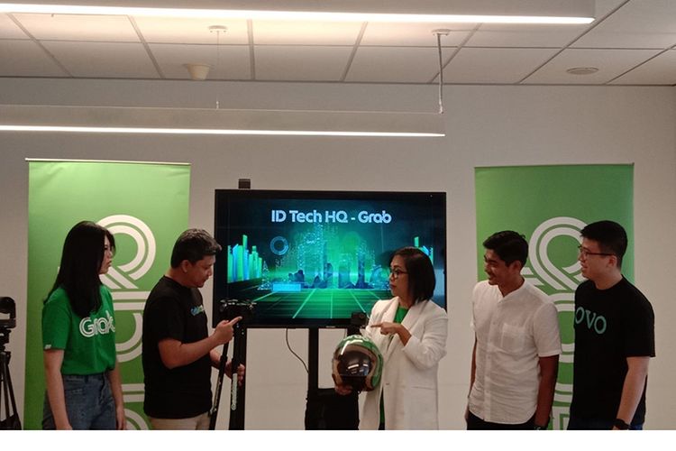 Country Managing Director Grab Indonesia Neneng Goenadi berdiskusi mengenai Kartacam milik GrabMaps dengan para talenta teknologi lokal ID Tech HQ ? Grab, Rabu (10/8/2022).