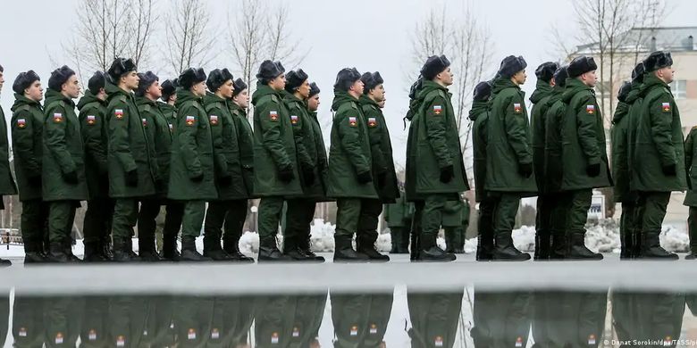 Rekrutan baru militer Rusia yang siap dikirim ke garis depan dalam perang di Ukraina.