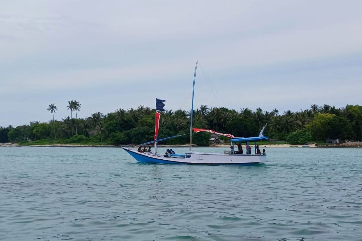 Suasana di salah satu pesisir pantai Masalembu, Jawa Timur. 