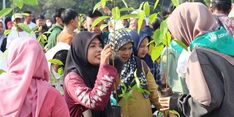 Lawan Perubahan Iklim, Dompet Dhuafa Volunteer Sukses Gelar Aksi Tukar Sampah Plastik dengan Bibit Pohon